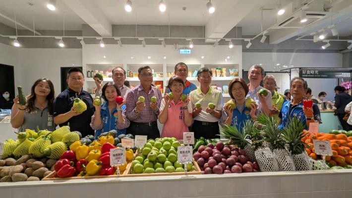 竹北市農民直銷站光明門市10月3日隆重開幕。 (2)