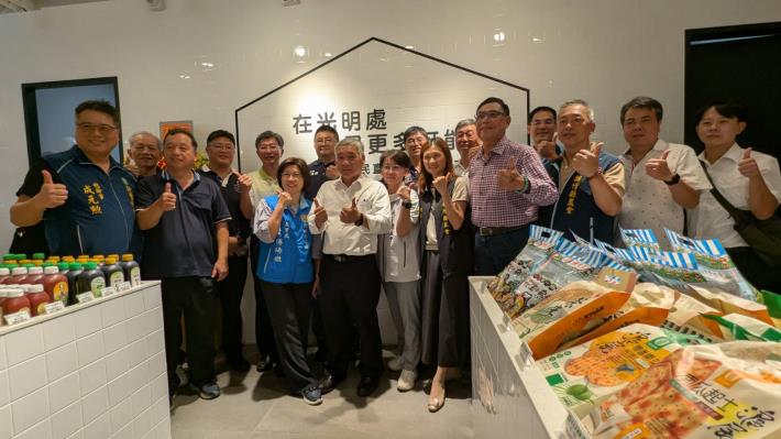 竹北市農民直銷站光明門市10月3日隆重開幕。