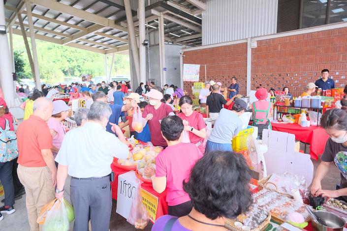 官網-新埔柿餅節活動現場人潮滿滿 的圖片