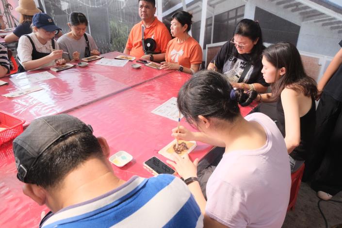 官網-民眾體驗柿染diy 的圖片