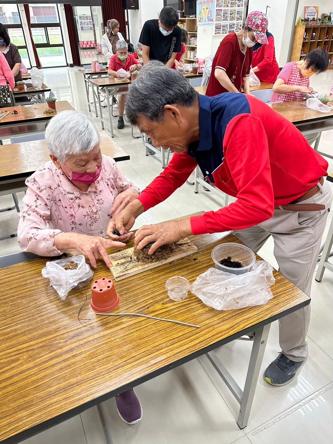 芎林鄉農會綠照班上板教學