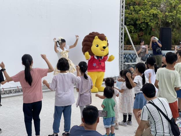 官網-電影開播前新竹縣吉祥物皮皮獅也驚喜現身與大家互動