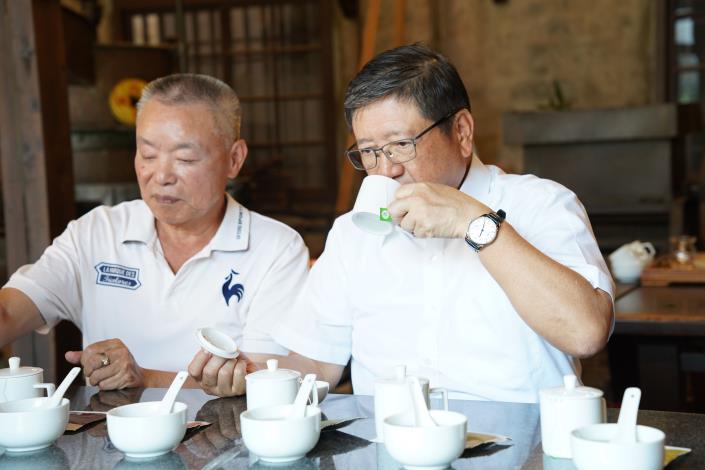 官網-新竹縣長楊文科聞茶香_0