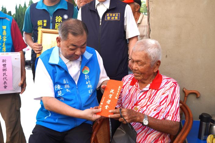 官網DSC02057百歲公宋增土（右）已103歲.JPG