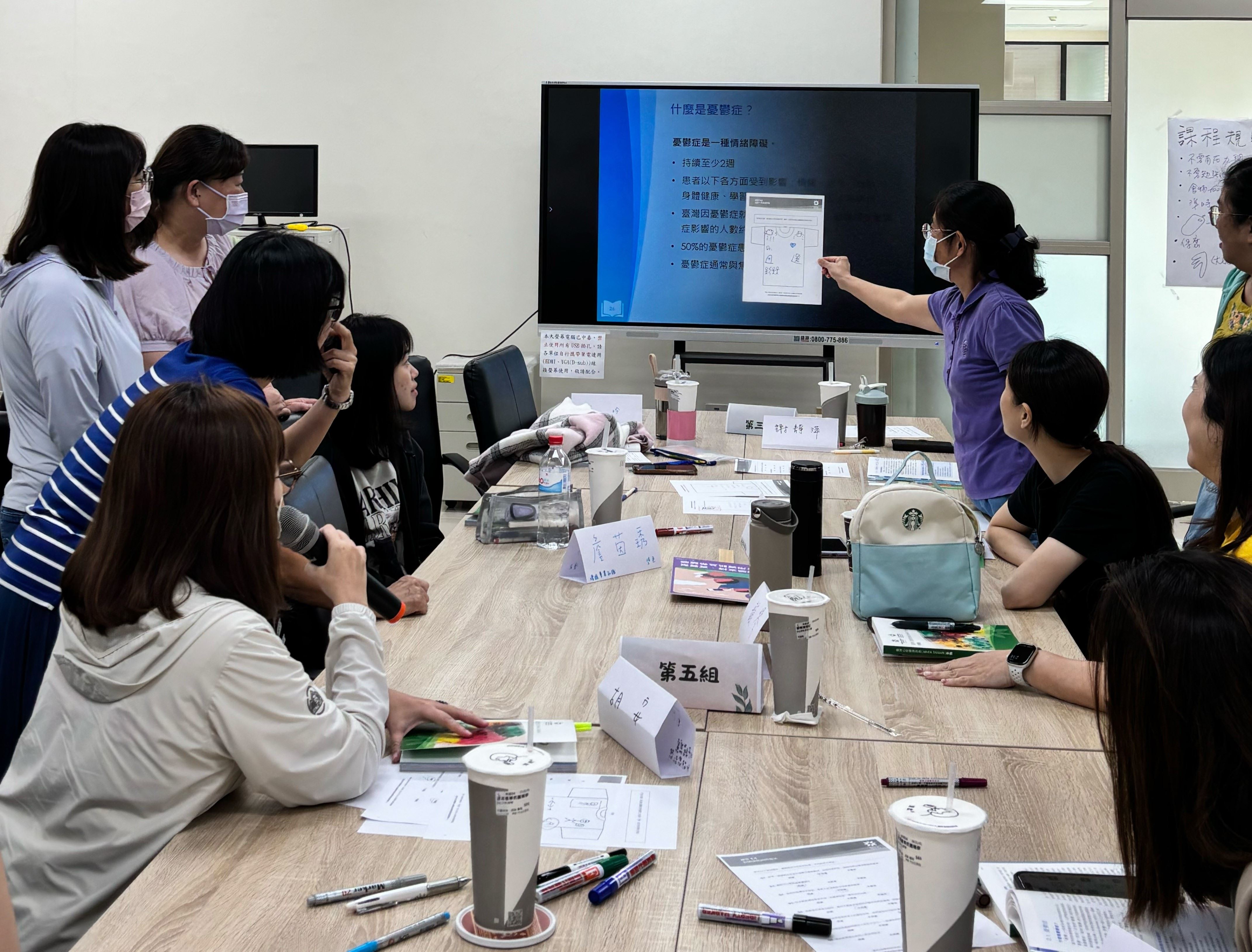 新竹縣政府於10月15、16日在長期照護管理中心辦理「心理健康急救員」課程培訓。 (4)