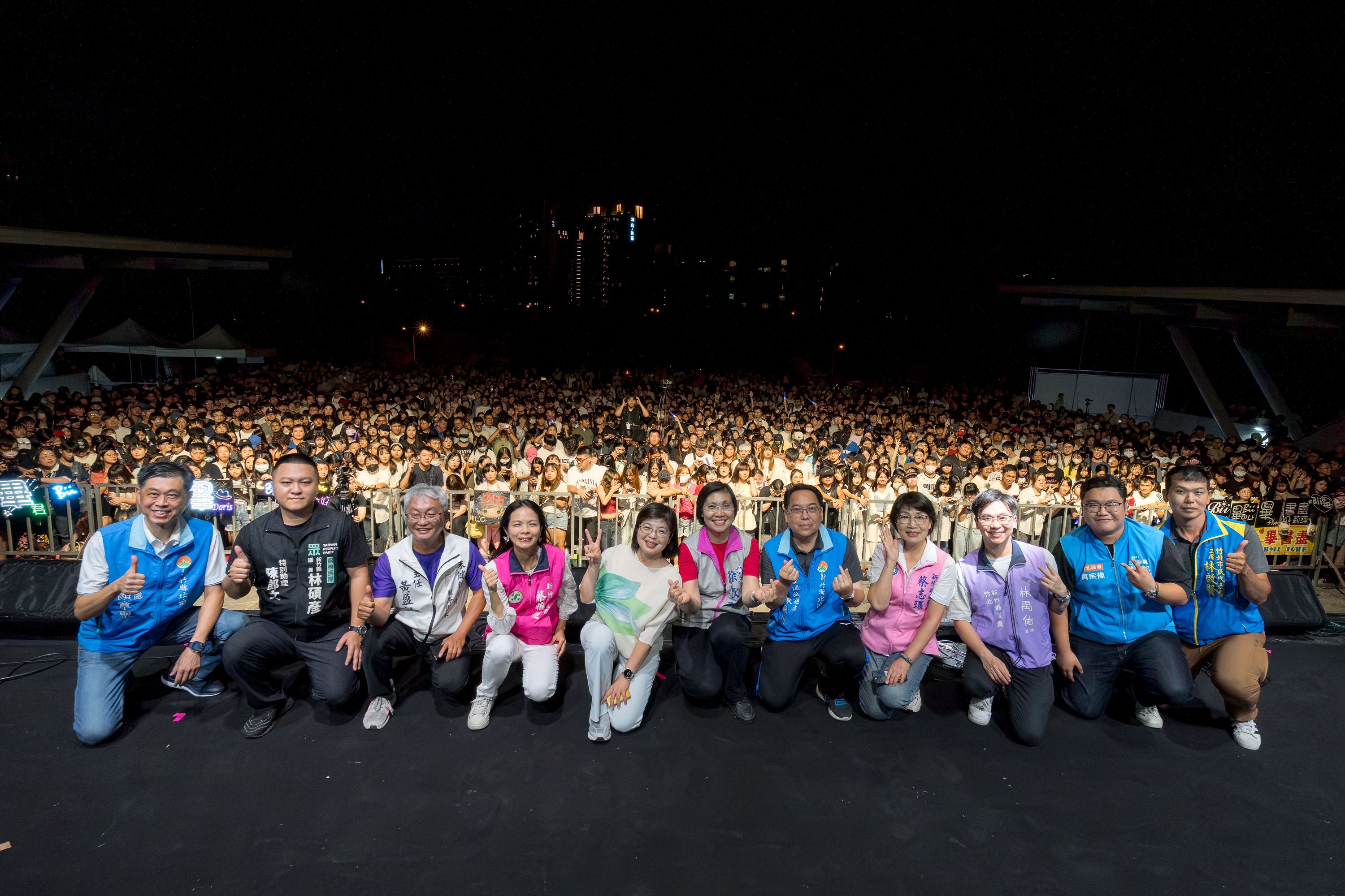 官網DSC08937秋遊星夜季18日晚間以「追星之夜」為3周活動畫下完美句點