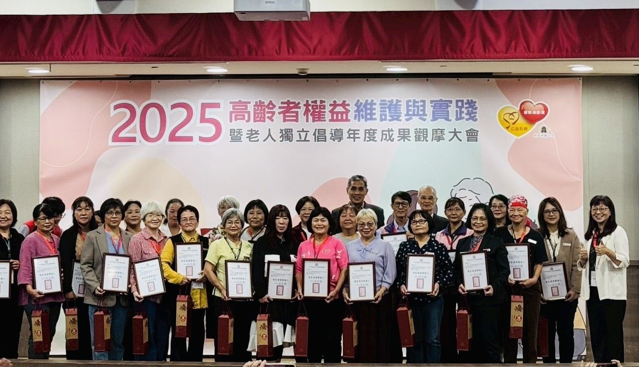 網~各縣市優良倡導人獎合影S__231989360