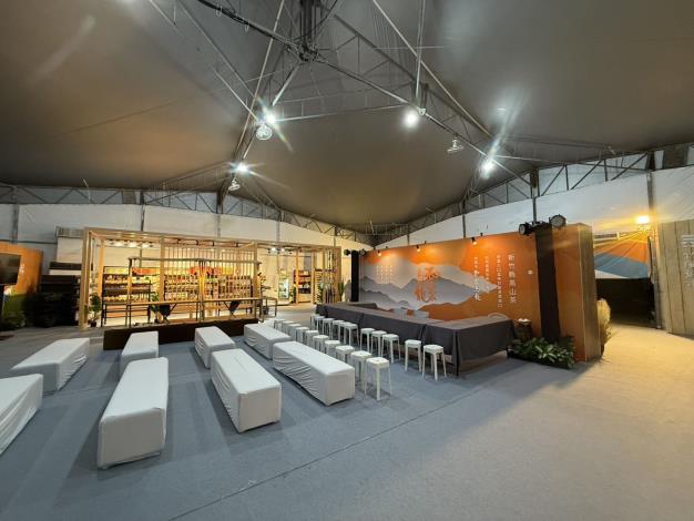 官網-館內亦設有茶席品茗區，邀請遊客體驗新竹好茶的香韻與厚度