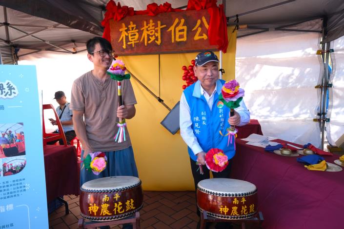 官網-陳見賢副縣長體驗花鼓.JPG