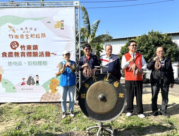 誠摯邀請全台民眾攜家帶眷,一起走進土地、體驗農村魅力。 誠摯邀請全台民眾攜家帶眷,一起走進土地、體驗農村魅力。