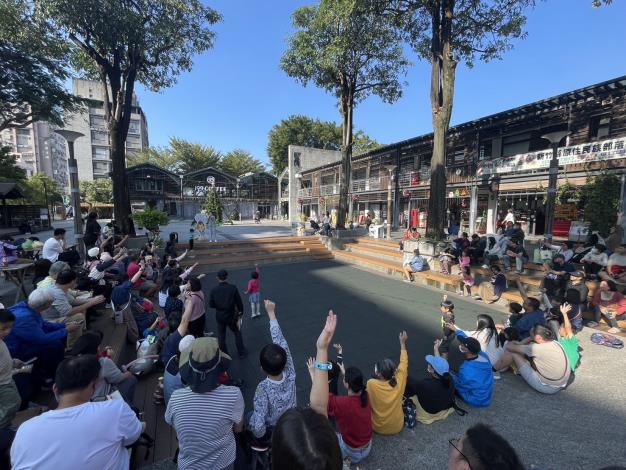 官網-「皮皮獅帶你玩‧第一站」皮皮獅瘋套票於今(7日)在竹東火車站旁「Wah！幾散竹東」熱鬧登場