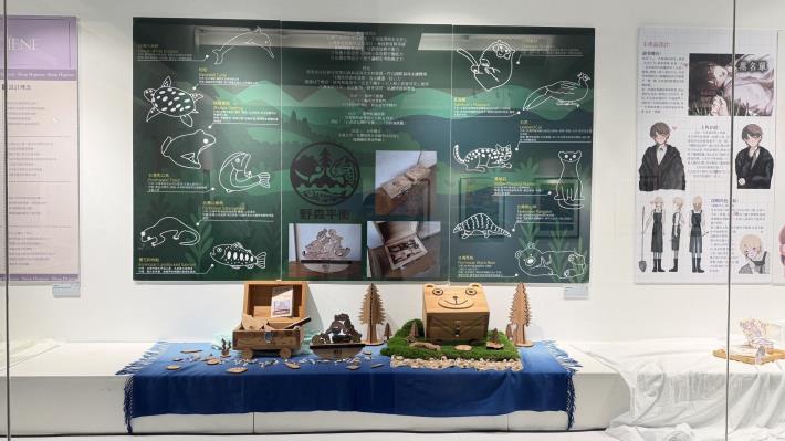 跨越形而上 ─ 義民高中廣告設計科第卅四屆畢業成果展即日起至12月21日於文化局美術館展出。1