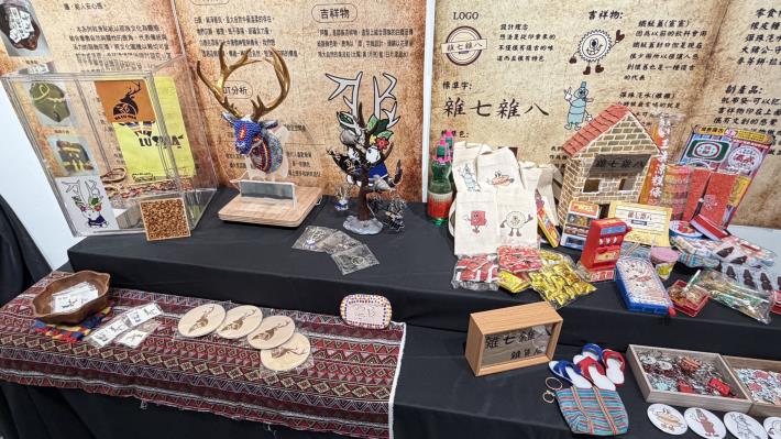 跨越形而上 ─ 義民高中廣告設計科第卅四屆畢業成果展內容多元，呈現學生學習成果。3