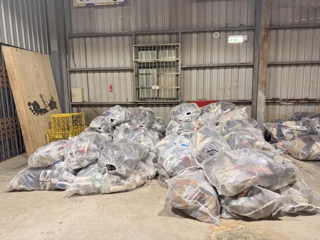 縣府環保局表示，此次活動總計募集3107雙舊鞋，實際減少垃圾量2486公斤、減少碳排放量5121公斤CO2e。