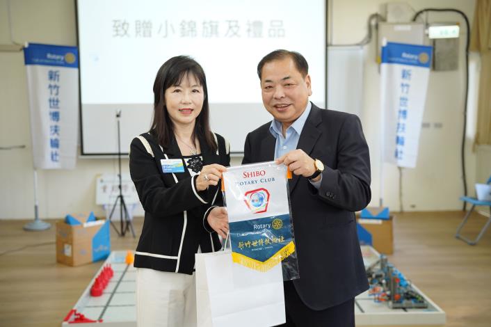 官網-新竹世博扶輪社致贈感謝小物.JPG
