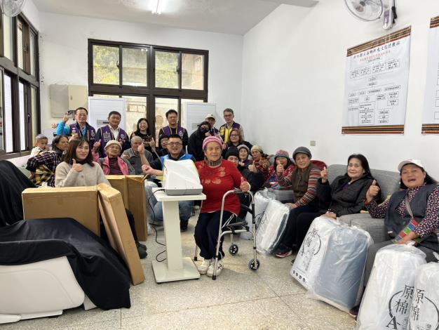 官網-國際獅子會300B6區總監黃秀卿捐贈醫療級隧道式血壓機1部，惠及長者