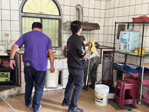 除了修繕窗戶外，也啟動方案協助脆弱家庭改善廚房用餐環境