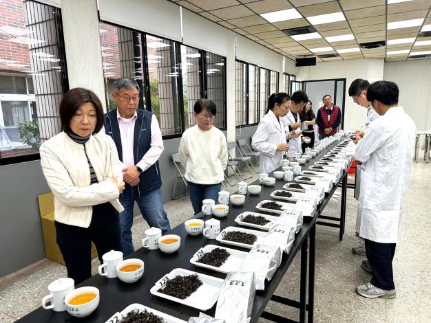 官網-114年度新竹縣冬季東方美人茶(膨風茶)優良茶評鑑於12月14至16日一連3天在北埔鄉農會展開，共有357點參賽，16日成績正式揭曉(北埔鄉農會提供)