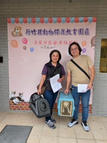 竹縣母子資深貓奴認養合影