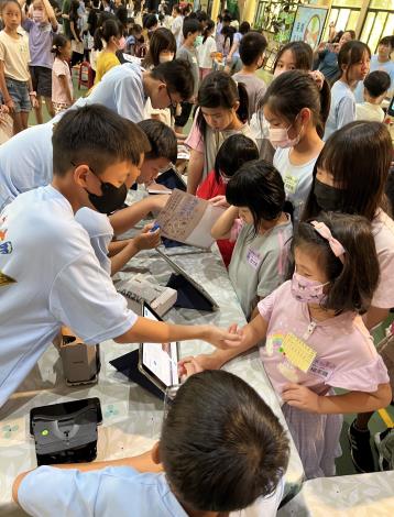 官網-新竹縣十興國小推動數位學習課程。