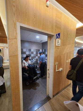 114年度公共建築物無障礙生活環境業務督導考核」，現勘暐順經貿大樓6 Plaza。