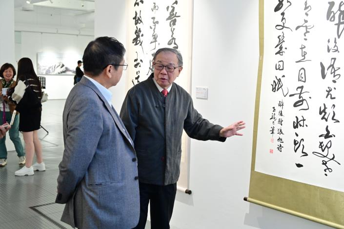 官網-現場展出張炳煌教授多件跨越時空的傳統書法珍品，展現深厚筆力。.JPG