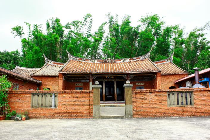 新埔西河堂則獲核定總經費5000萬元，將針對屋面、木構件、景觀排水及文物檢修等進行全面修復。