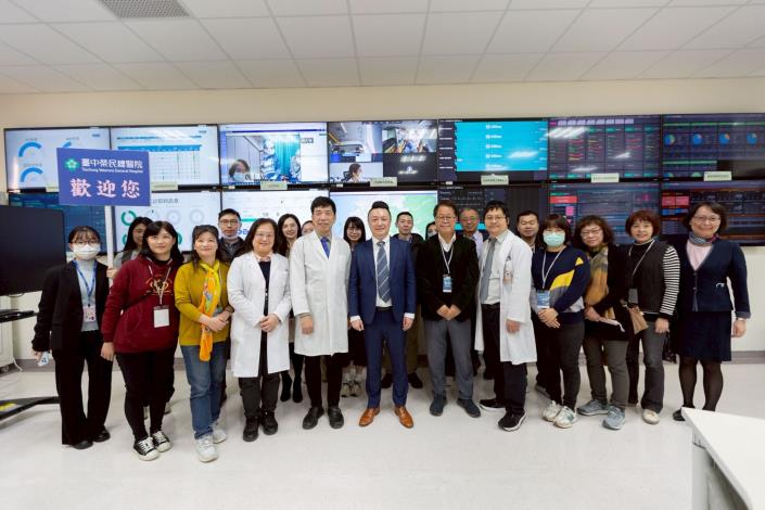 官網-新竹縣政府前往臺中榮民總醫院，實地參訪遠距醫療中心與智慧病房。 (2)