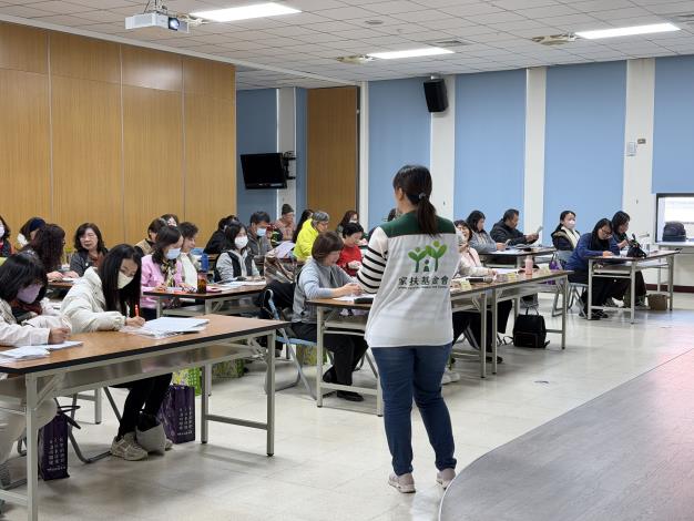 官網-115年度新竹縣市寄養家庭座談會，新竹家扶中心說明115年度行政合作重點。