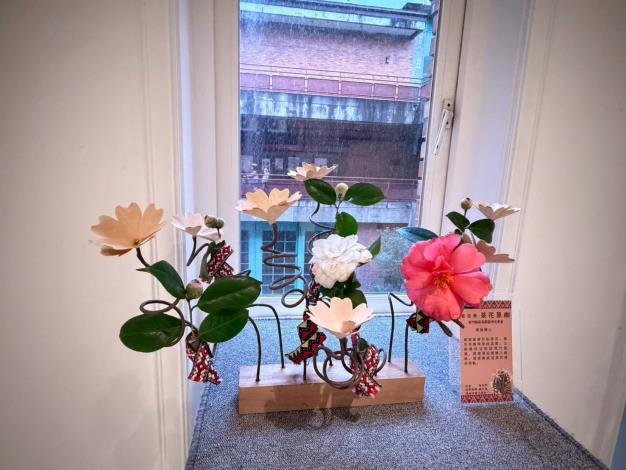 以茶花原樹為主題的花藝