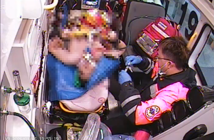 救護人員在送醫過程持續給予急救藥物