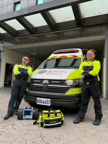 救護人員到場後連續電擊8次將患者救回。