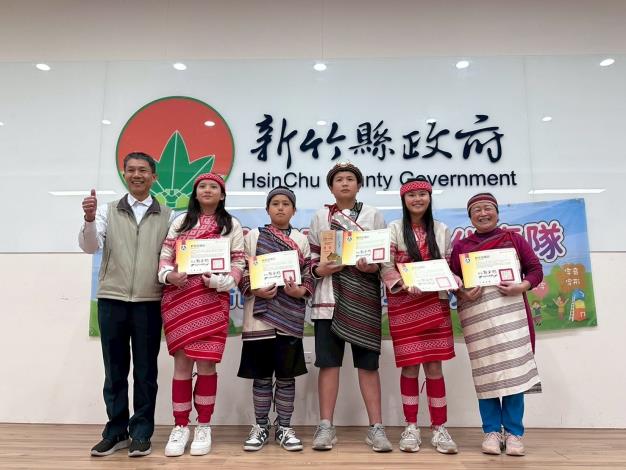 官網-教育局表揚在全國競賽舞臺上為縣爭光的優秀競賽員與培訓教師3