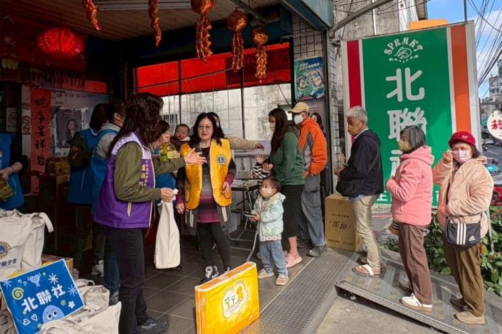 官網-本次活動共募集50份新春福袋，致贈在地弱勢兒少、獨居長者及身心障礙者等脆弱家庭