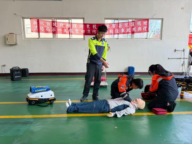 本輛救護車配置總價值近百萬元的「自動心肺復甦機」_0