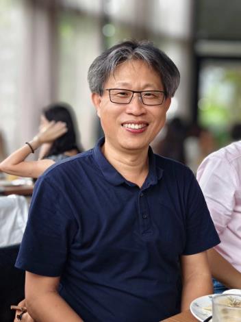 官網-新任交通處處長姜禮仙，具備多部門協調與多元行政事務處理經驗。1