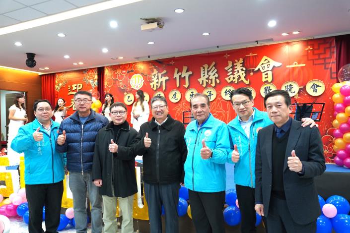 官網DSC01852新竹縣長楊文科(左四)宣布縣府人事異動，新增一名副縣長徐元棟（右三）、副秘書長陳偉志（右二）、產業發展處長陳盈州（左一）。