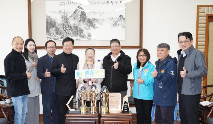 官網-滙嘉健康生活科技股份有限公司榮獲2025年亞太資通訊科技大賽雙金牌，縣長楊文科1月23日接見獲獎團隊。.JPG