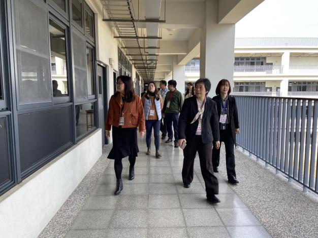 新竹縣115年度國民中小學校長及主任候用人員甄選教育局蔡淑貞(前排左一)巡視會場