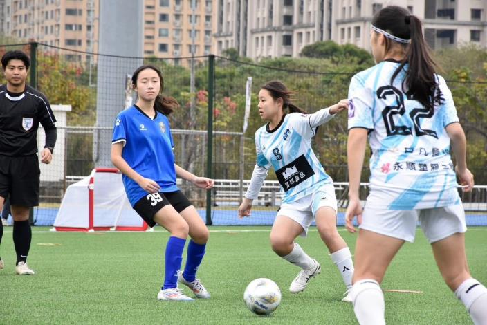 為推動全民運動風氣並活化社區空間，新竹縣政府與國立體育大學、中華民國大師運動協會共同主辦的新竹縣社區街頭超級盃3x3足球賽