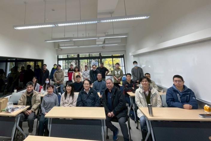 官網-新竹縣政府與清華大學合作開設半導體師資培訓課程，吸引許多教師利用寒假時間參與。3