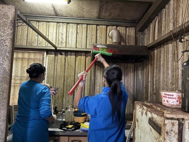 官網-橫山區社會福利服務中心與民間志工團體整理許爺爺的居住環境 (2)