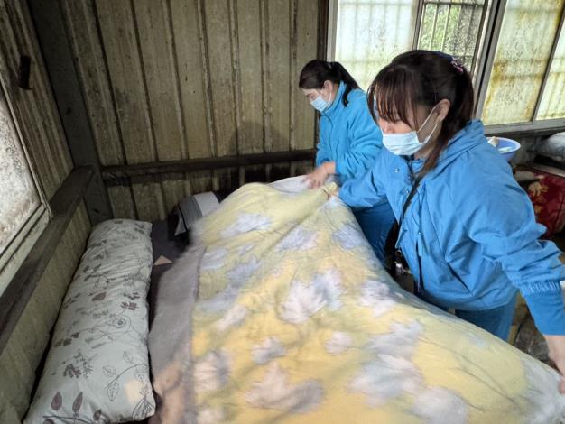 官網-橫山區社會福利服務中心與民間志工團體整理許爺爺的居住環境