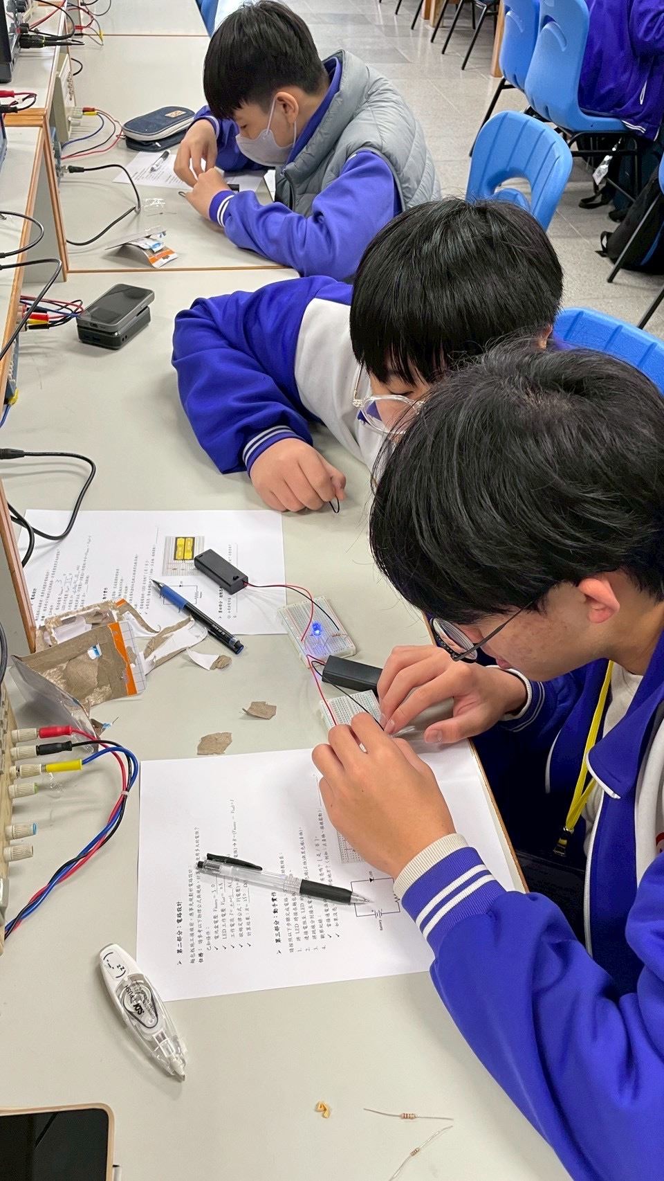 實作LED燈發光電路