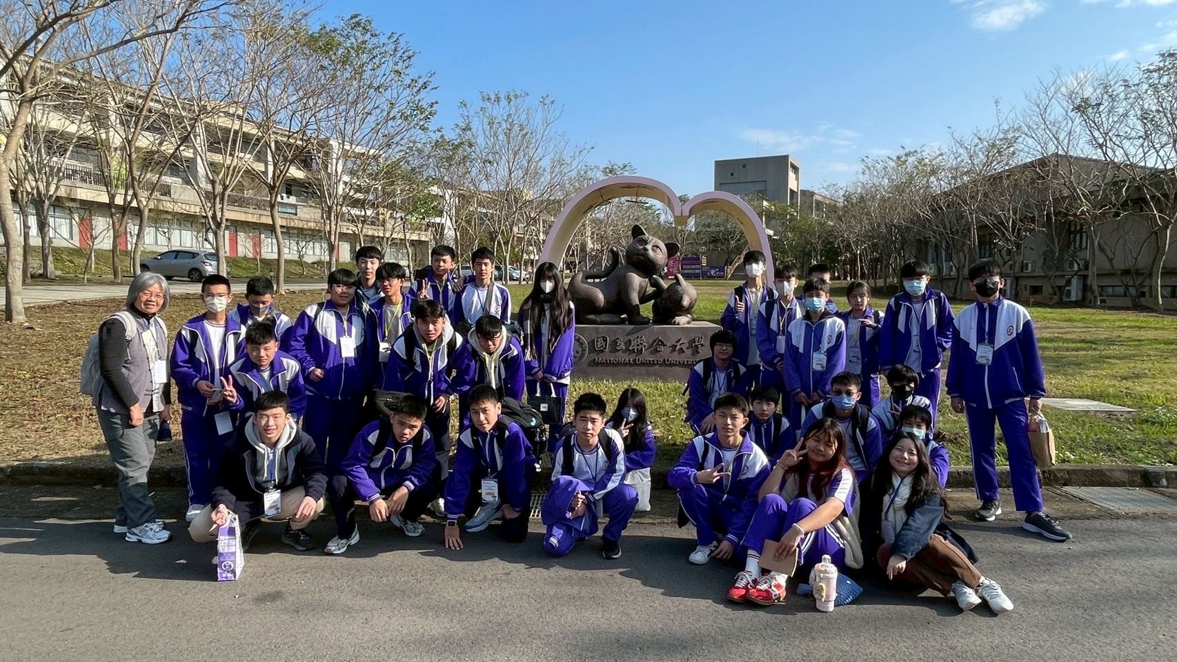 參加技職體驗營活動學生於聯合大學八甲校區合影