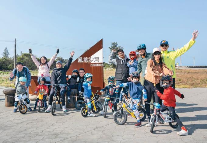 07_鳳坑沙灣新設施完工，環境宜人、功能完善，是全家共享海邊時光的好選擇。（攝影／陳俊銘）