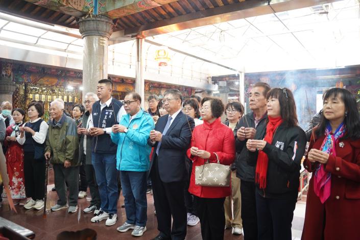 官網DSC08153新竹縣長楊文科率縣府團隊前往隆聖宮祈福.JPG