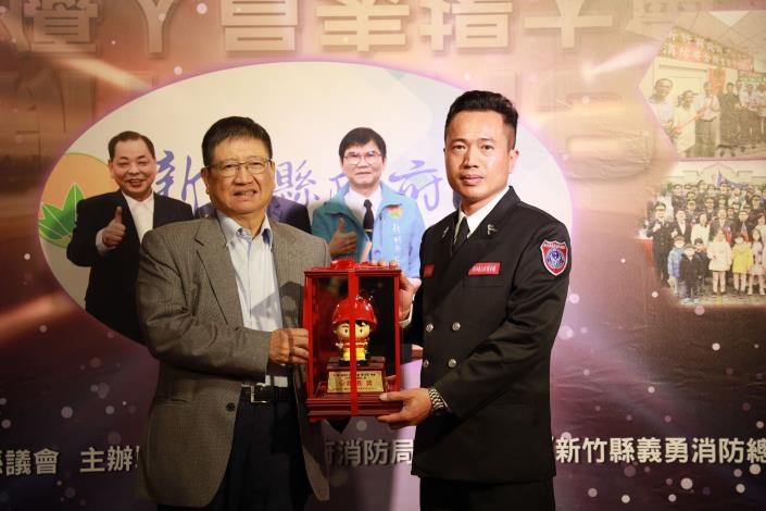第一時間趕赴現場的湖口救護義消戴延龍平時相當認真，連續2年獲得績優義消縣長獎肯定。 的圖片