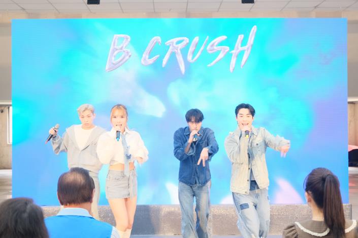 官網-B.CRUSH在宣傳記者會帶來精采演出 的圖片
