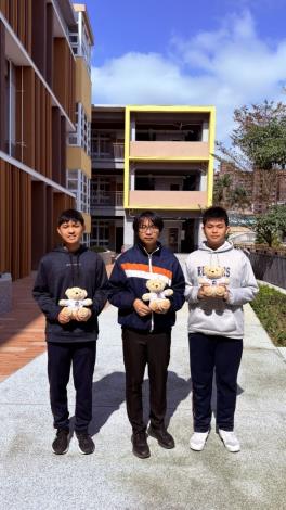 左起為六家高中江秉謙、陳奐語、許宸諺同學。 的圖片